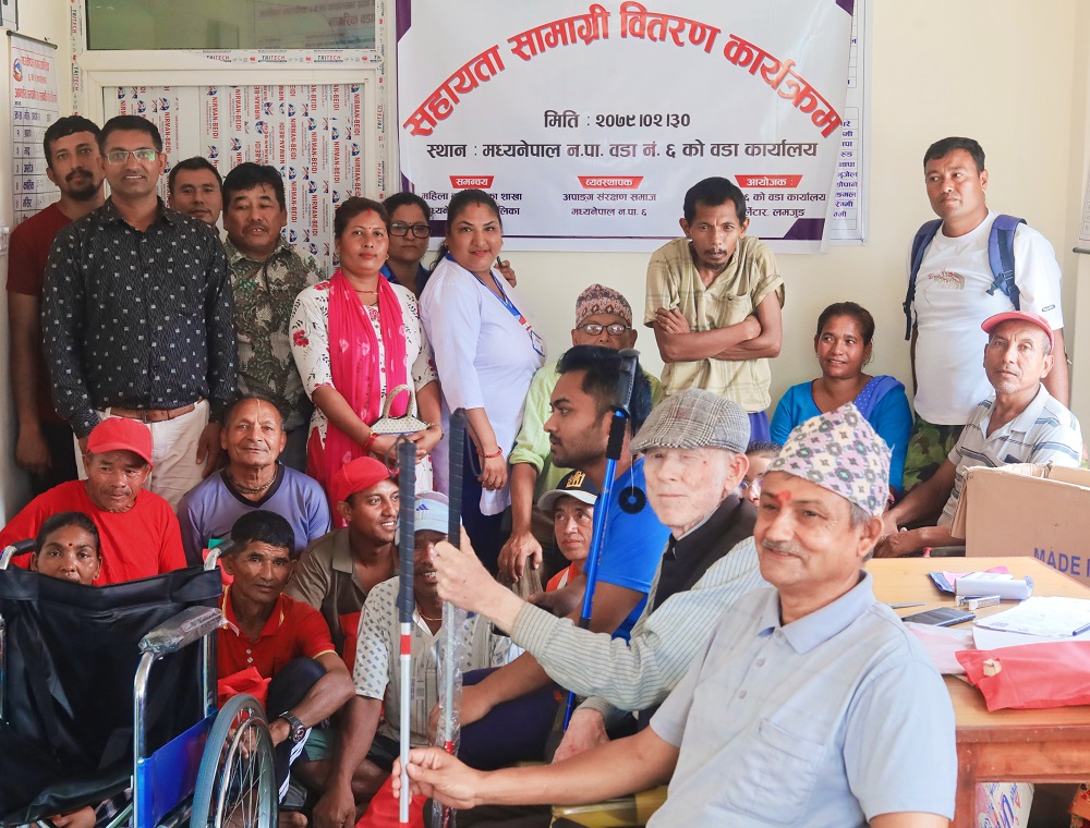 मध्य नेपाल नगरपालिका ६ मा अपाङ्ग सहायता सामाग्री बितरण कार्यक्रम सम्पन्न