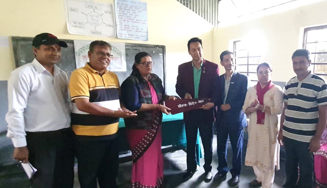 चिल्ड्रेन नेपालद्वारा सहारा बाल आधारभूत विद्यालयलाई सिलिङ पङ्खा