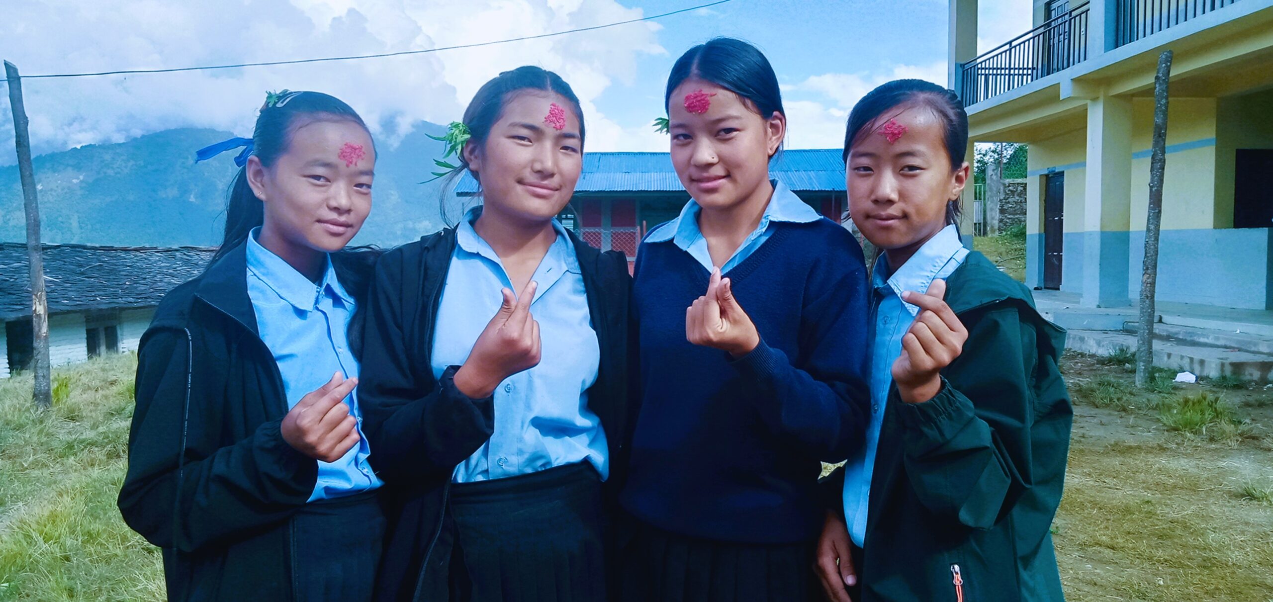 गाै बाेमबस्तमा बडा  दसैं तथा तिहारकाे शुभकामना आदन-प्रदान