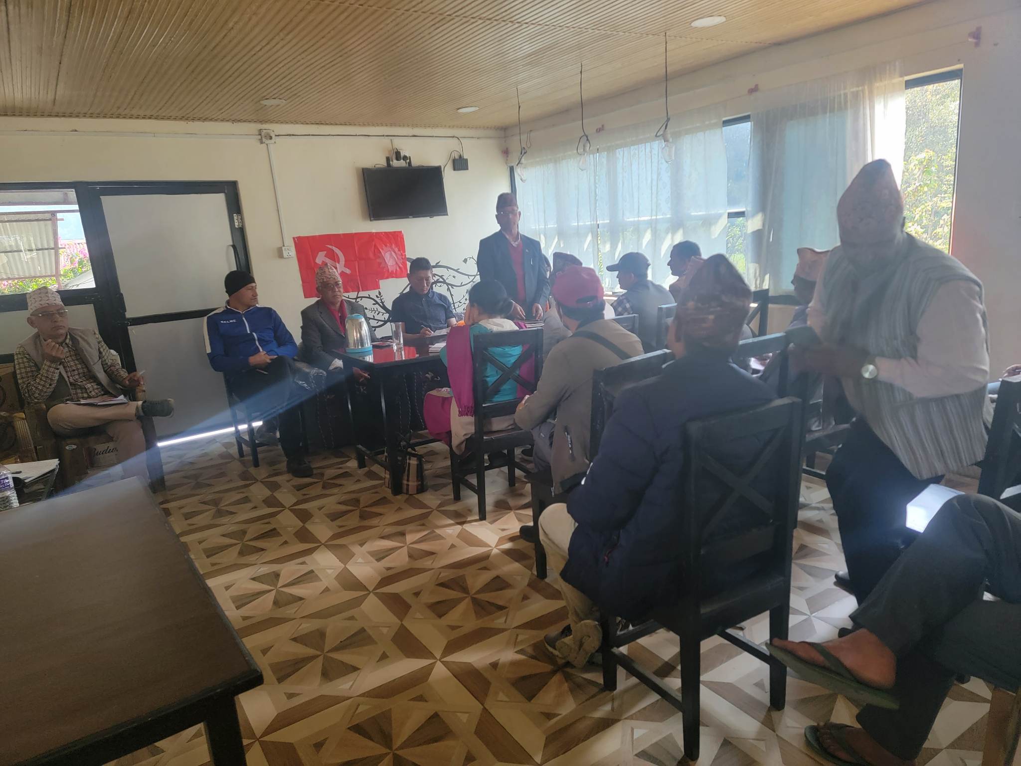 एमालेको मिसन ग्रास रूट : माछापुच्छ्रेमा सचिवालय बैठक