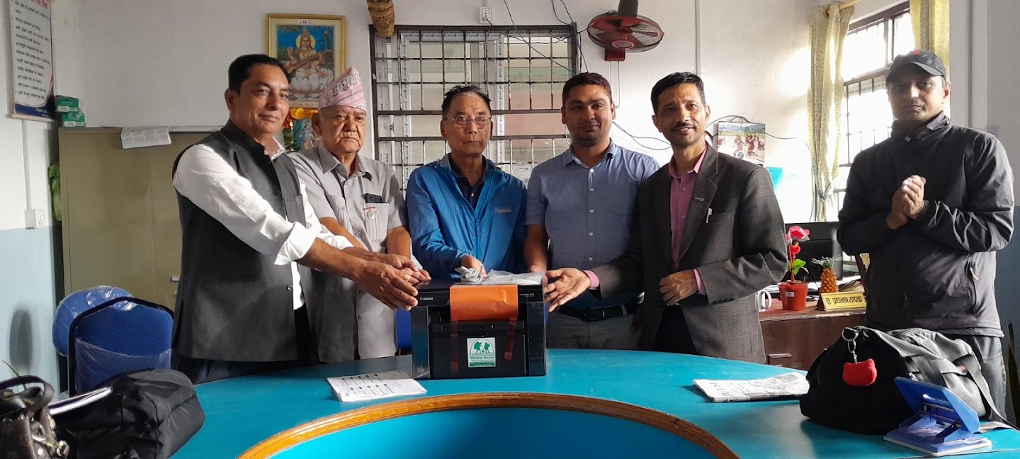विद्यालयलाई प्रिन्टर हस्तान्तरण