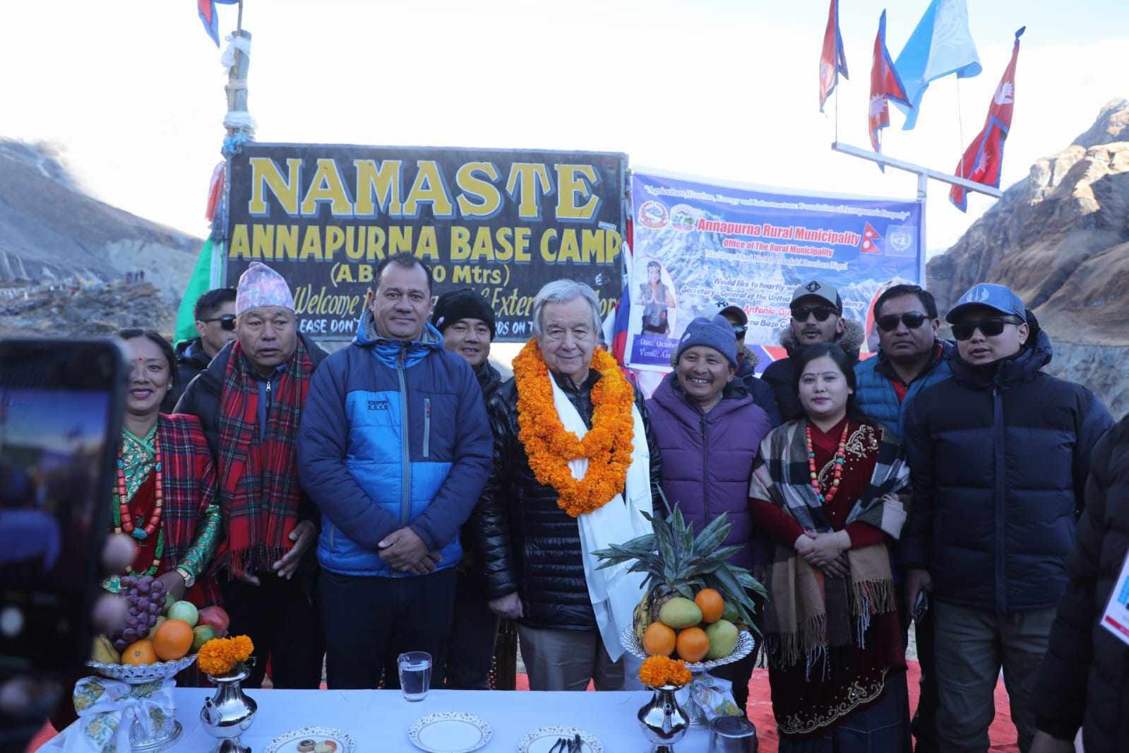 संयुक्त राष्ट्रसंघका महासचिव एन्टोनियो गुटेरेस अन्नपूर्ण बेसक्याम्प।