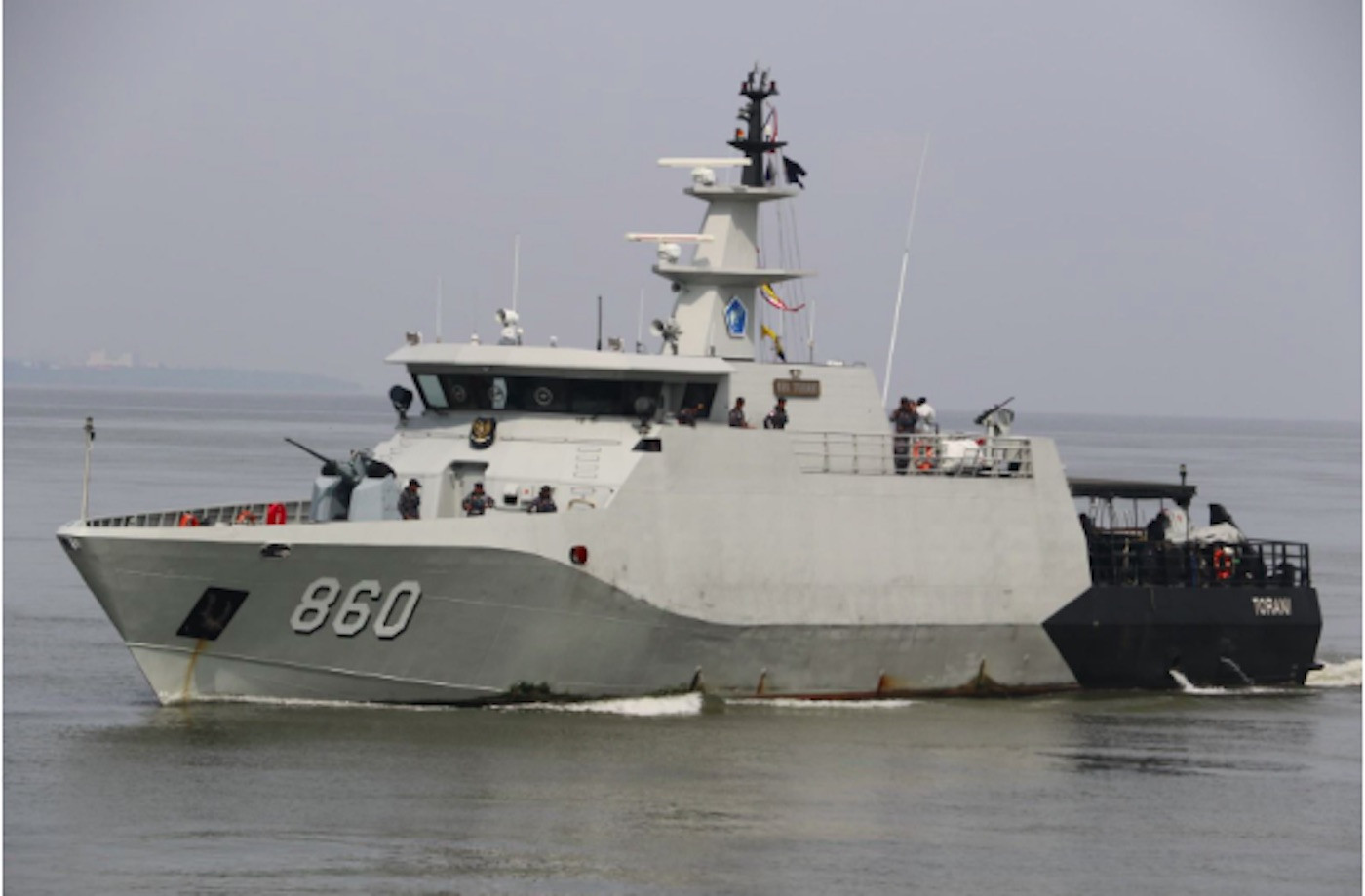 Dua Kapal Perang TNI AL Mengasah Naluri Tempur di Perairan Selat Rupat