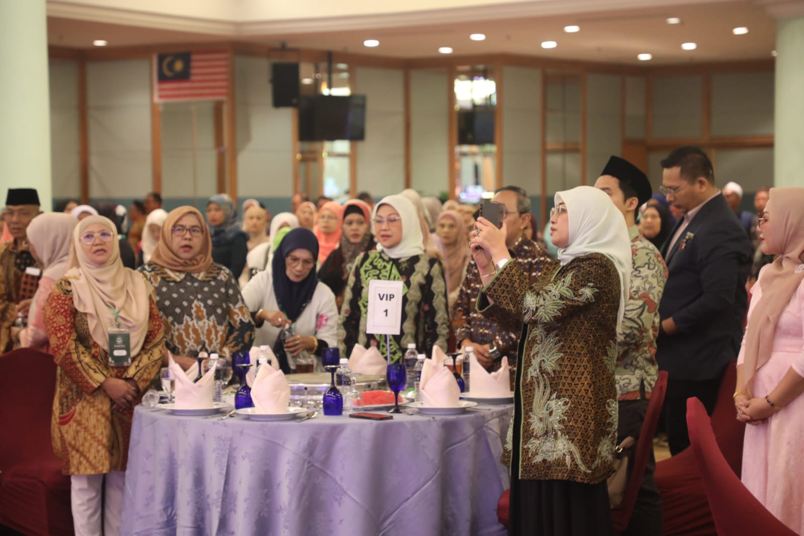 Gelar Halalbihalal dengan PMI di Malaysia, Ini Pesan Menaker Ida