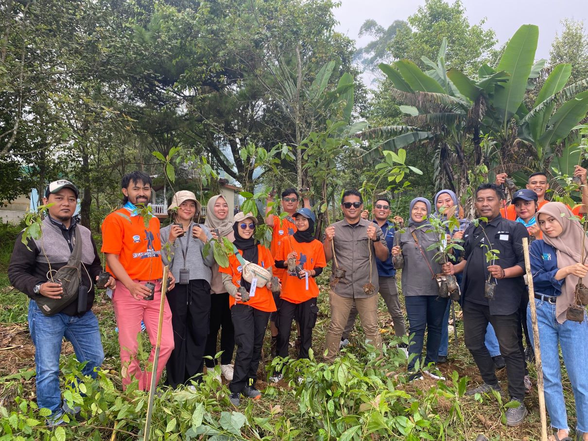 HUT ke-25, PNM Sukabumi Tanam 100 Pohon Endemik