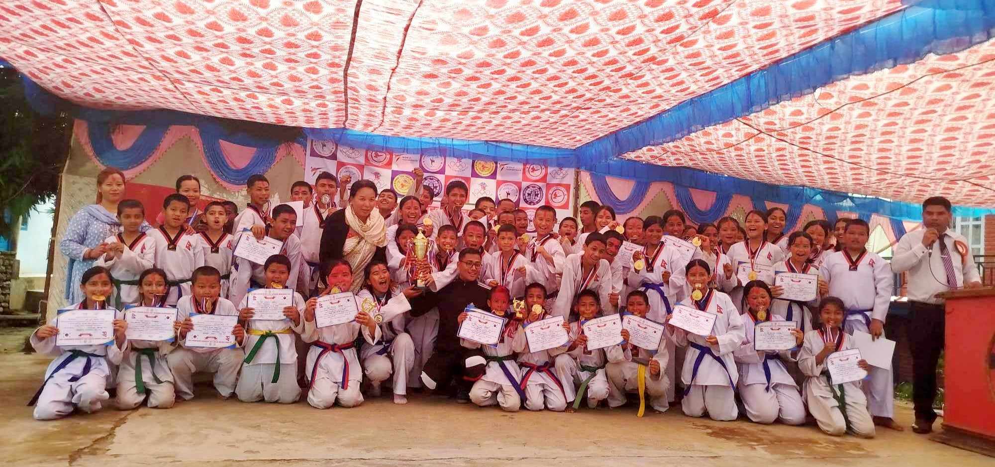 जिल्ला स्तरिय तेकवान्दो प्रतिष्पर्धा हिमाली बोर्डिङमा सम्पन्न।