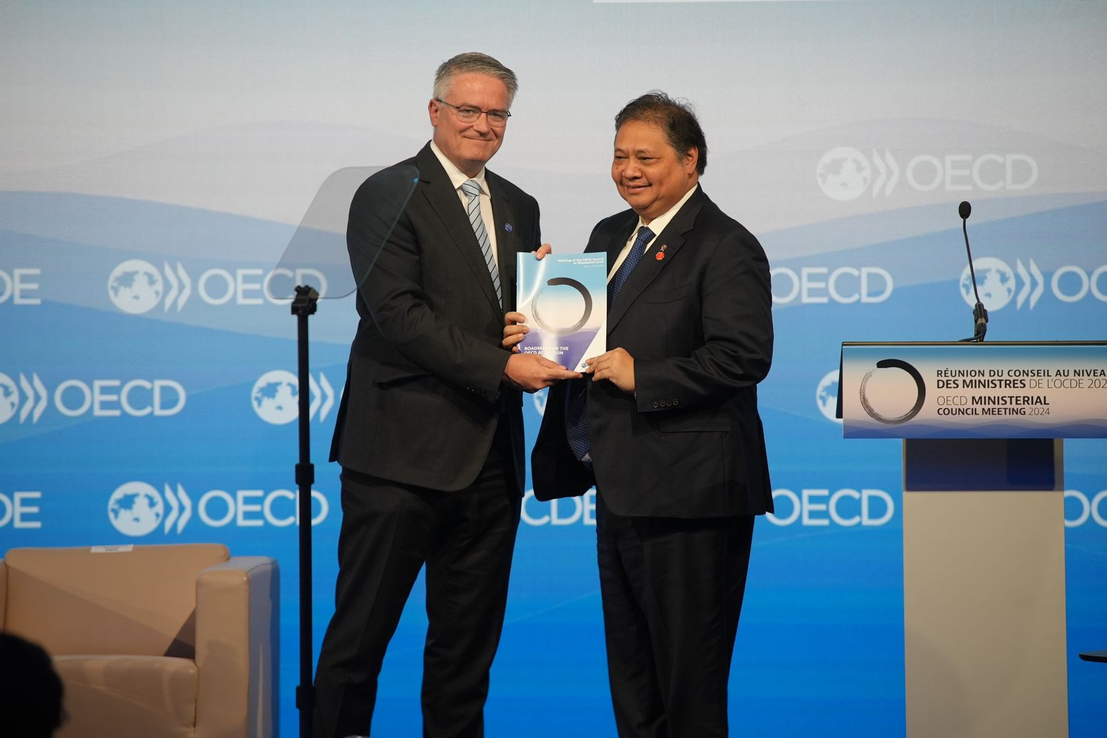 Menko Airlangga Resmi Terima Peta Jalan Aksesi Keanggotaan OECD Indonesia