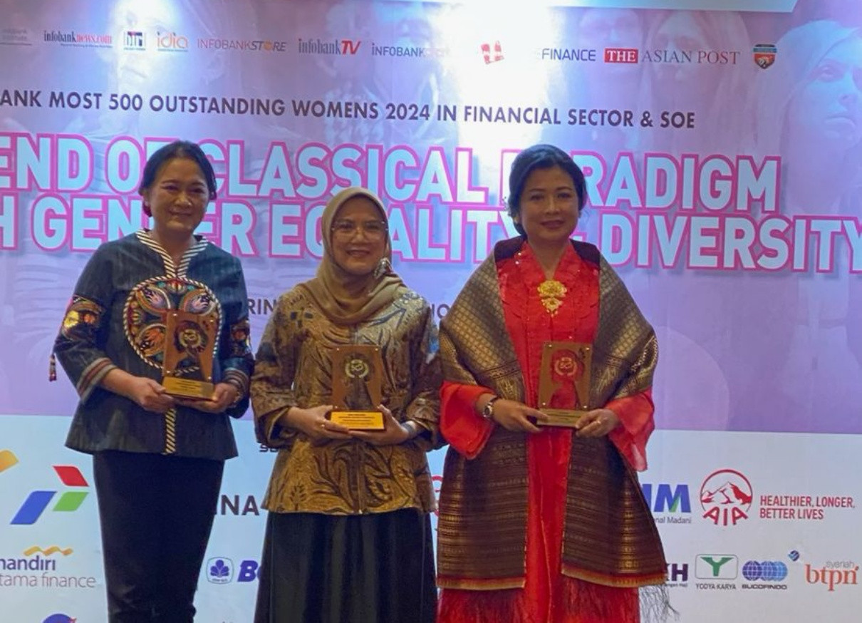 3 Srikandi IDSurvey Raih Apresiasi The Most Outstanding Women 2024