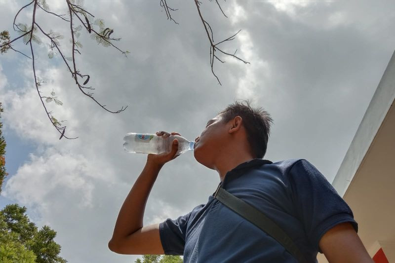 9 Manfaat Rutin Minum Air Putih Hangat Setiap Pagi, Bikin Penyakit Ini Ogah Mendekat