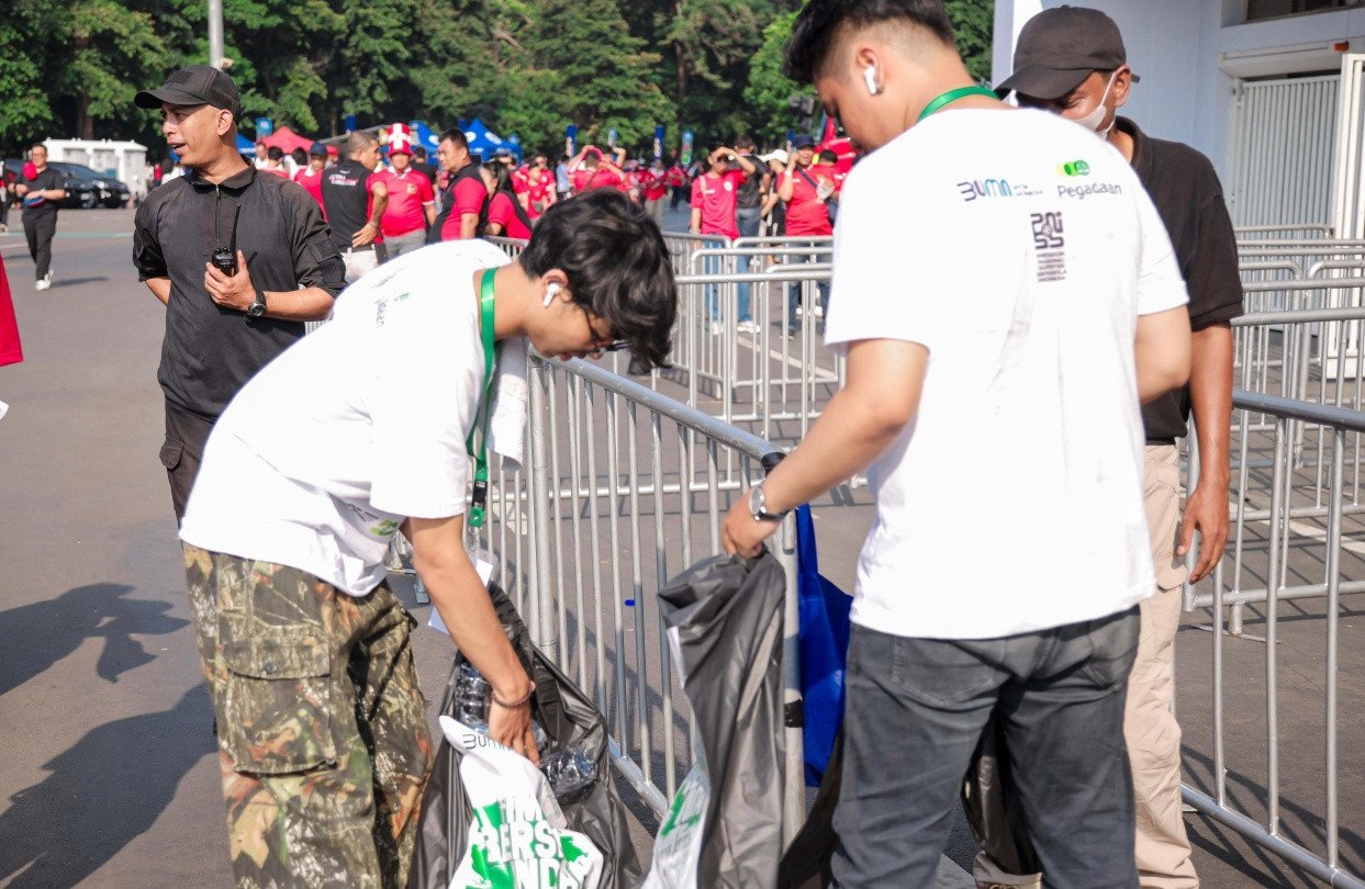 Ajak Para Pecinta Bola Bersih-bersih Seusai Pertandingan Indonesia VS Irak, Pegadaian Kumpulkan 728 kg Sampah