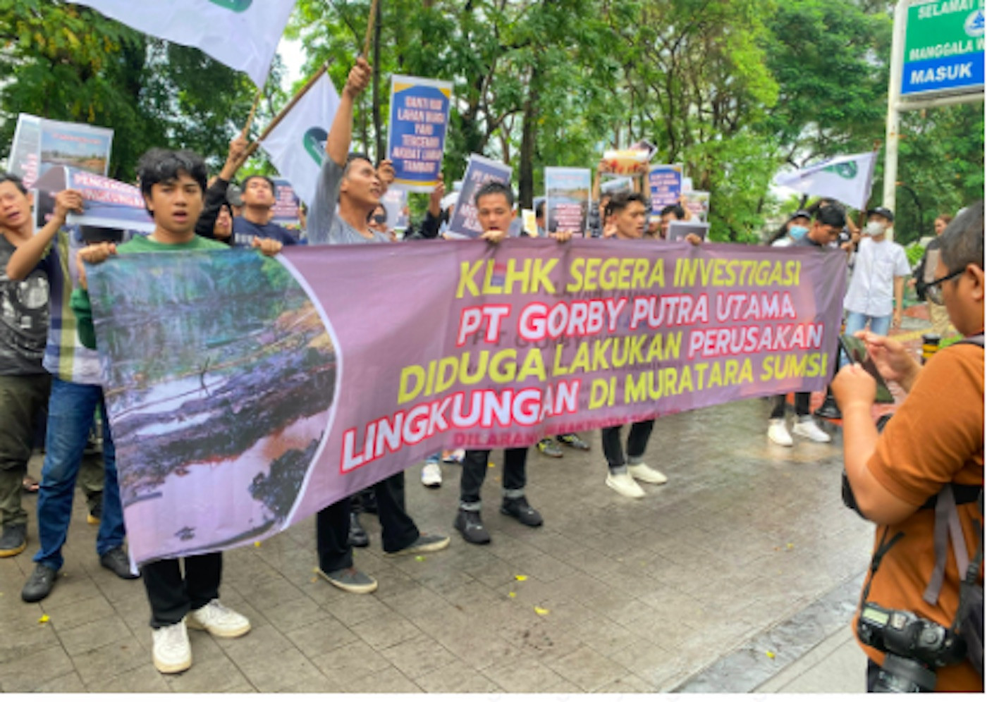Aktivis Lingkungan Memprotes Tambang di Musi Rawas Utara