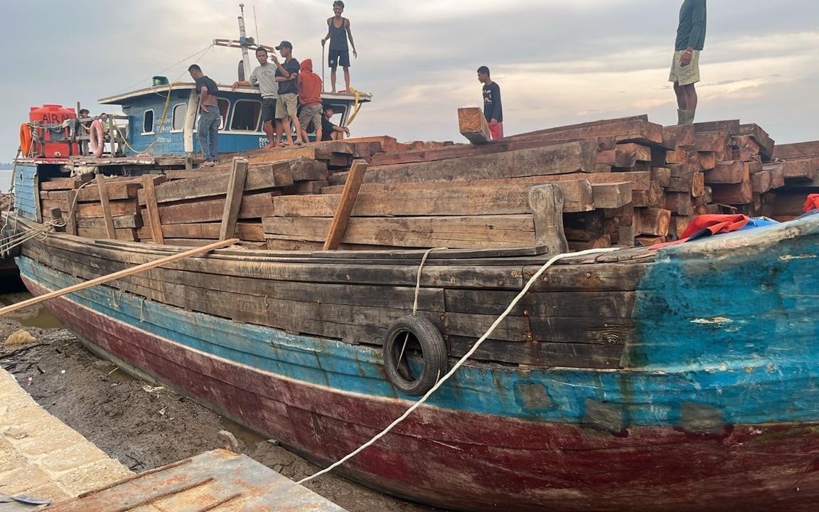 Polda Riau Gagalkan Penyelundupan 70 Ton Kayu Ilegal di Kepulauan Meranti
