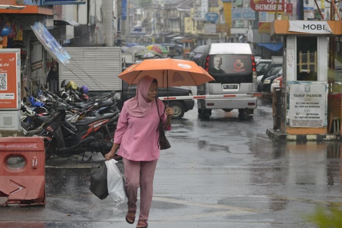Prakiraan Cuaca Hari Ini, Hujan Diprediksi Mengguyur Sebagian Kota Besar di Indonesia