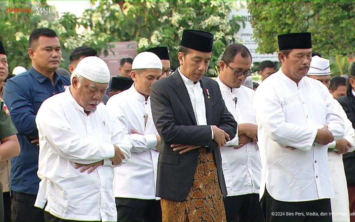 Presiden Jokowi & Ibu Negara Salat Id di Simpang Lima Semarang, Ketua KPU Hasyim Asyari jadi Khatib