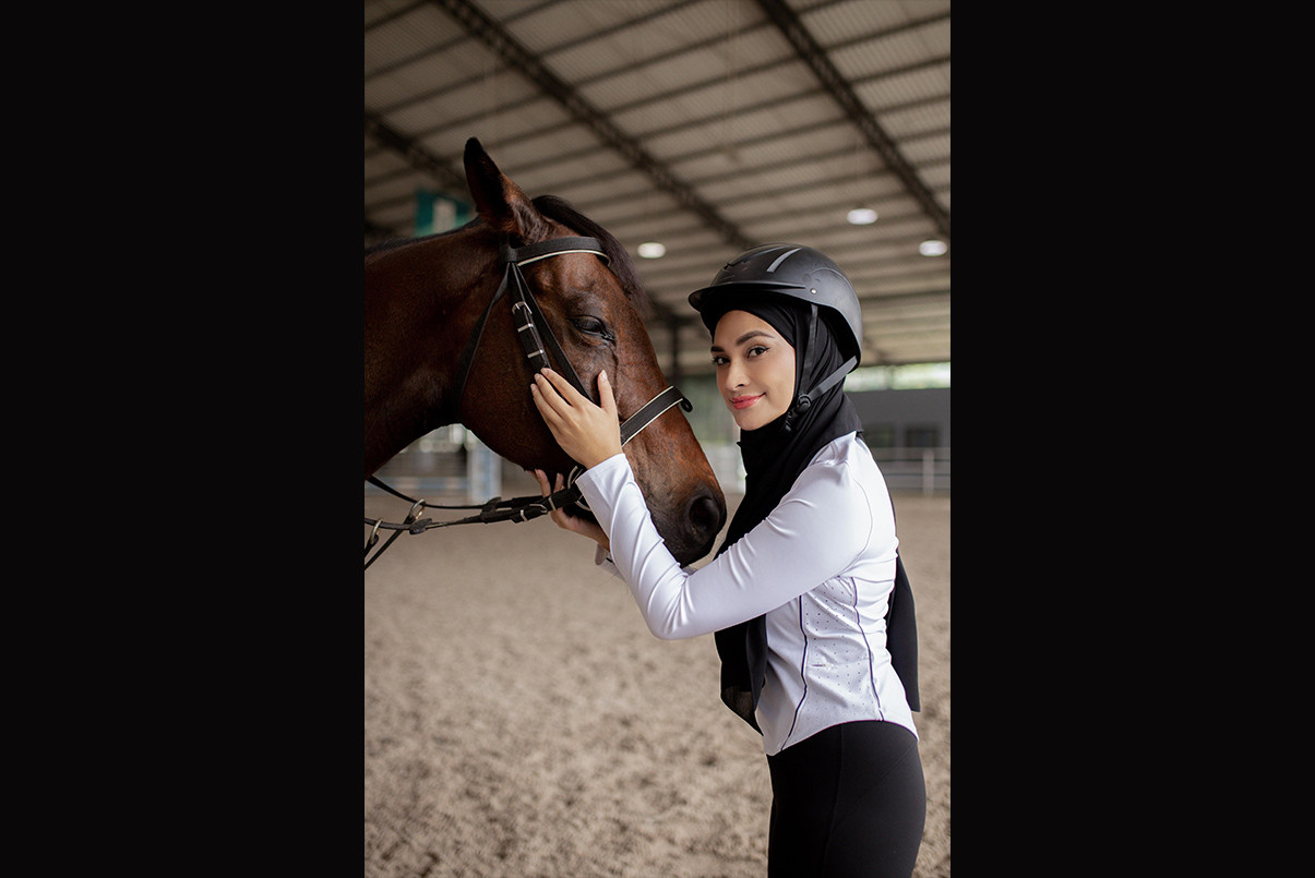 Putri Zulkifli Hasan Kini Hobi Berkuda, Begini Penampilannya