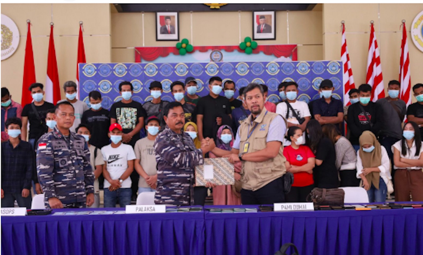 TNI AL Amankan 42 Pekerja Migran Indonesia Nonprosedural dari Malaysia