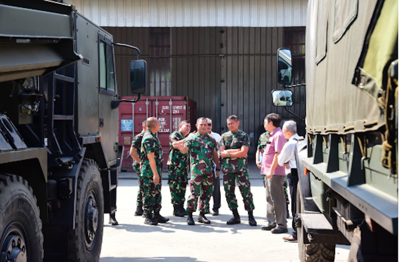 Wakil Komandan Kormar Tinjau Tank Transporter untuk Korps Marinir TNI AL