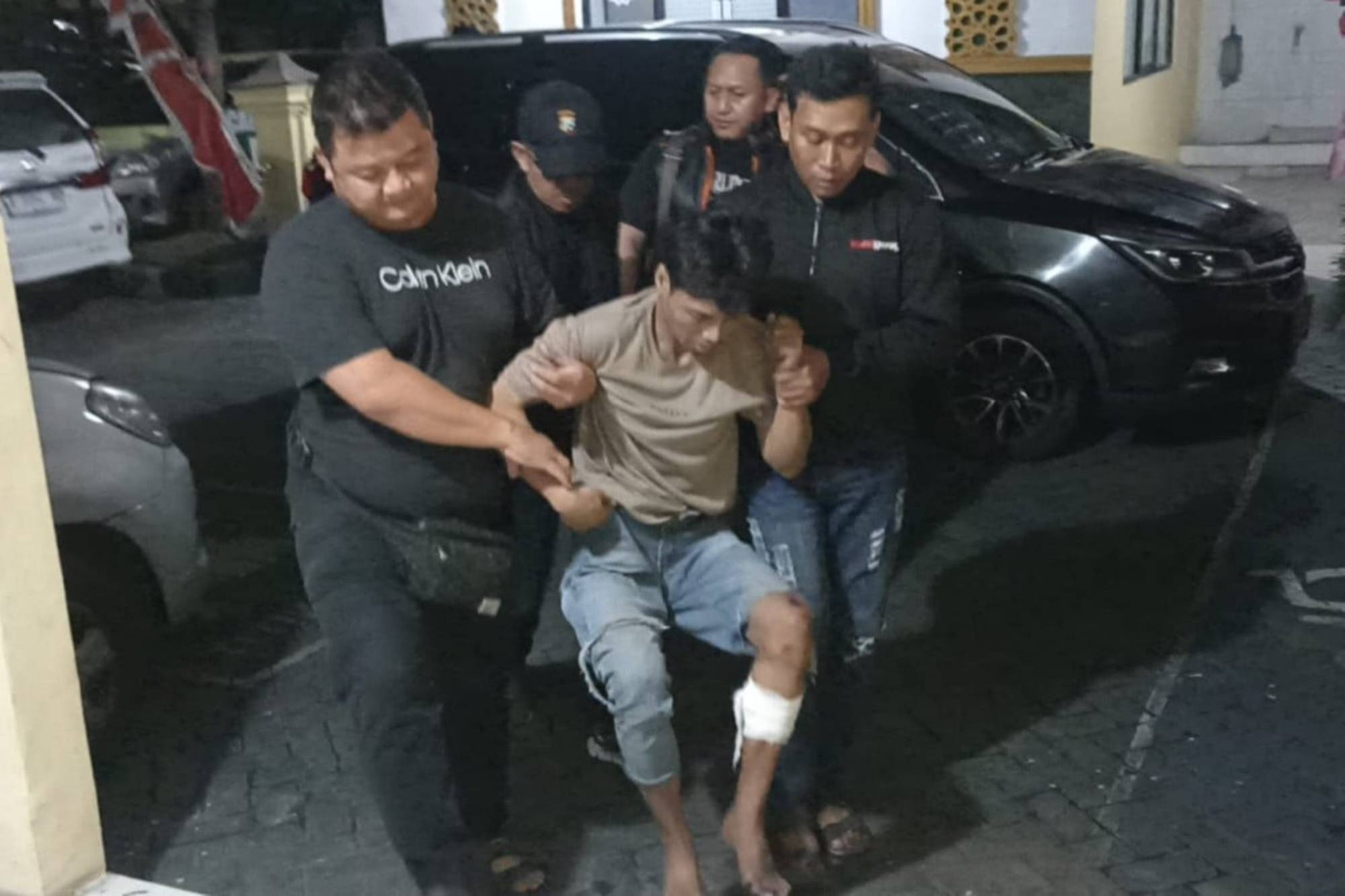 Polisi Tembak 2 Maling Motor di Surabaya