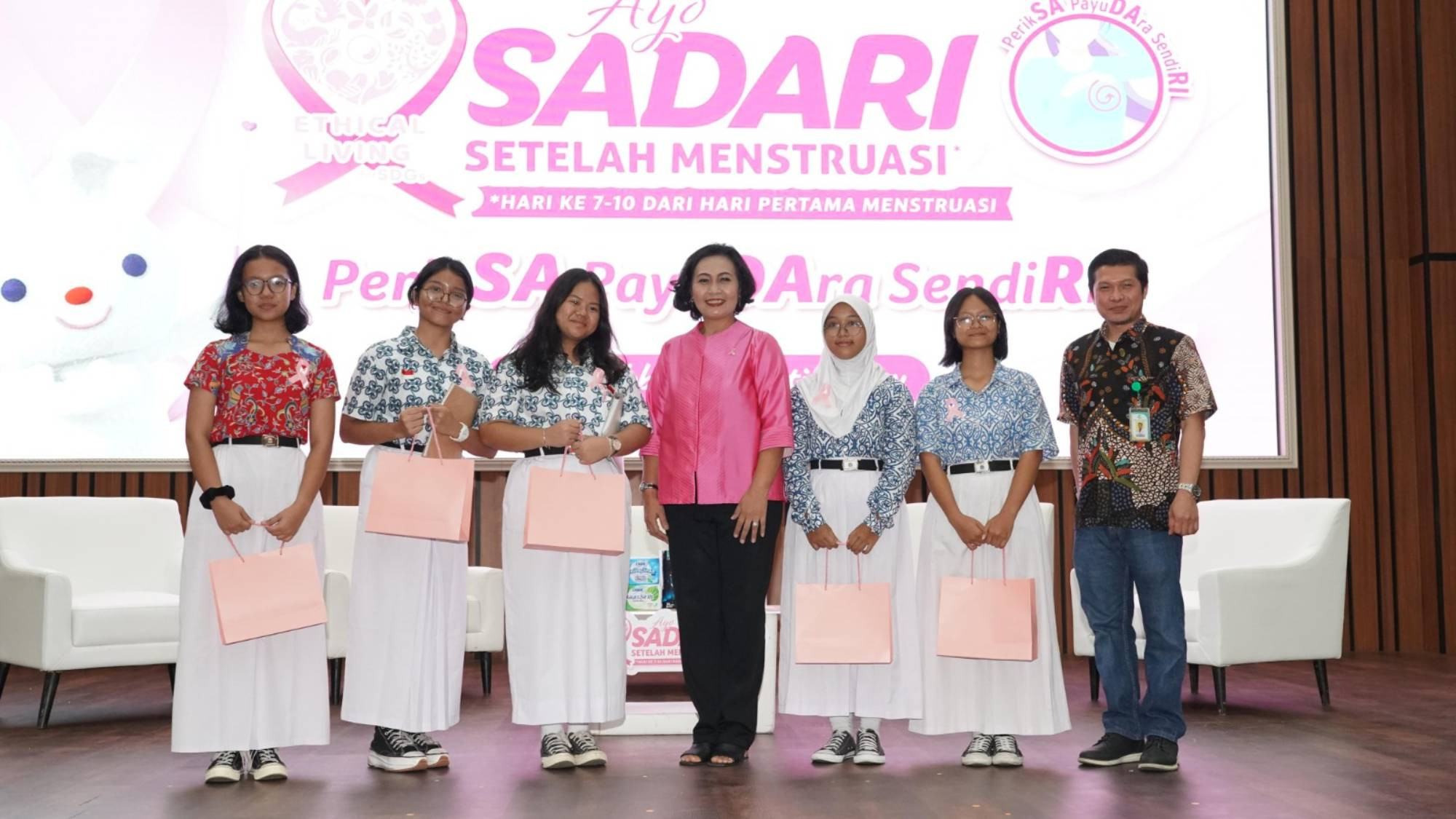 Charm & CharmNap Bersama YKPI Edukasi SADARI kepada 400 Siswi SMP & SMA di Jakarta