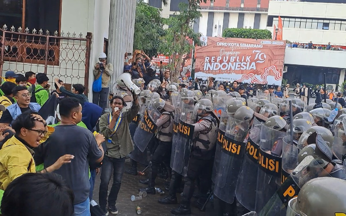 Kronologi Pipi Wakasat Intel Kena Tombak saat Demo Mahasiswa di Semarang