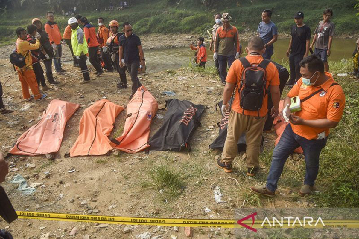 Polisi Sempat Selamatkan Beberapa Orang yang Lompat ke Kali Bekasi