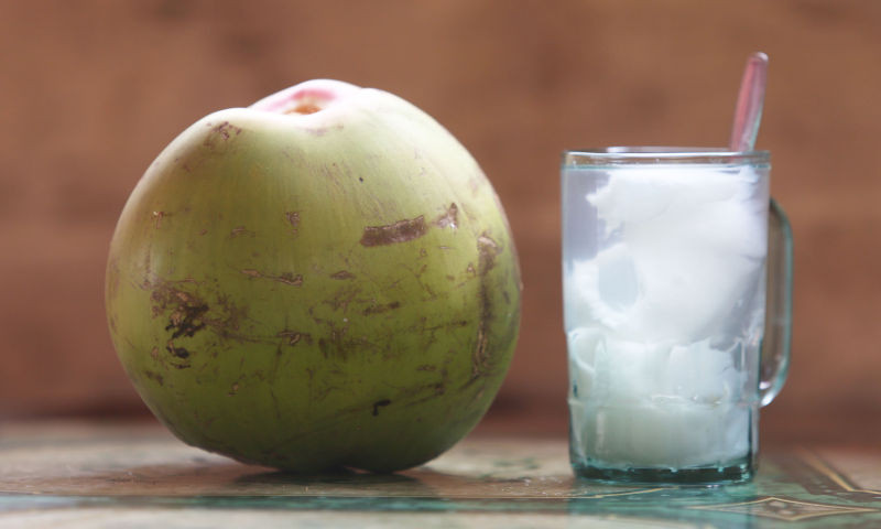 4 Khasiat Rutin Minum Air Kelapa untuk Penderita Diabetes