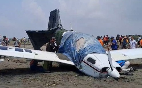 Dua Siswa Asal Libya Terbangkan Pesawat Latih, Mendarat Darurat di Pantai Cemara Sewu