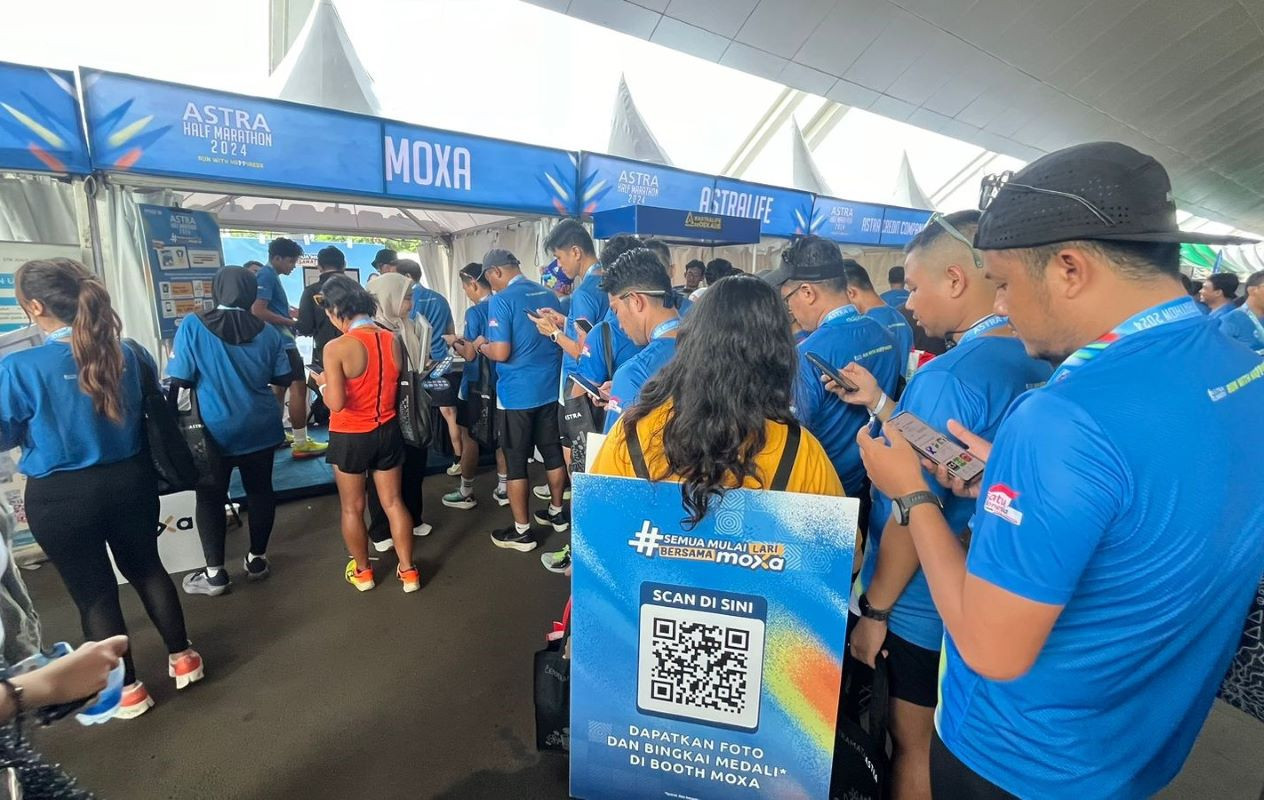 Moxa Ajak Peserta Melek Literasi Keuangan di Astra Half Marathon 2024