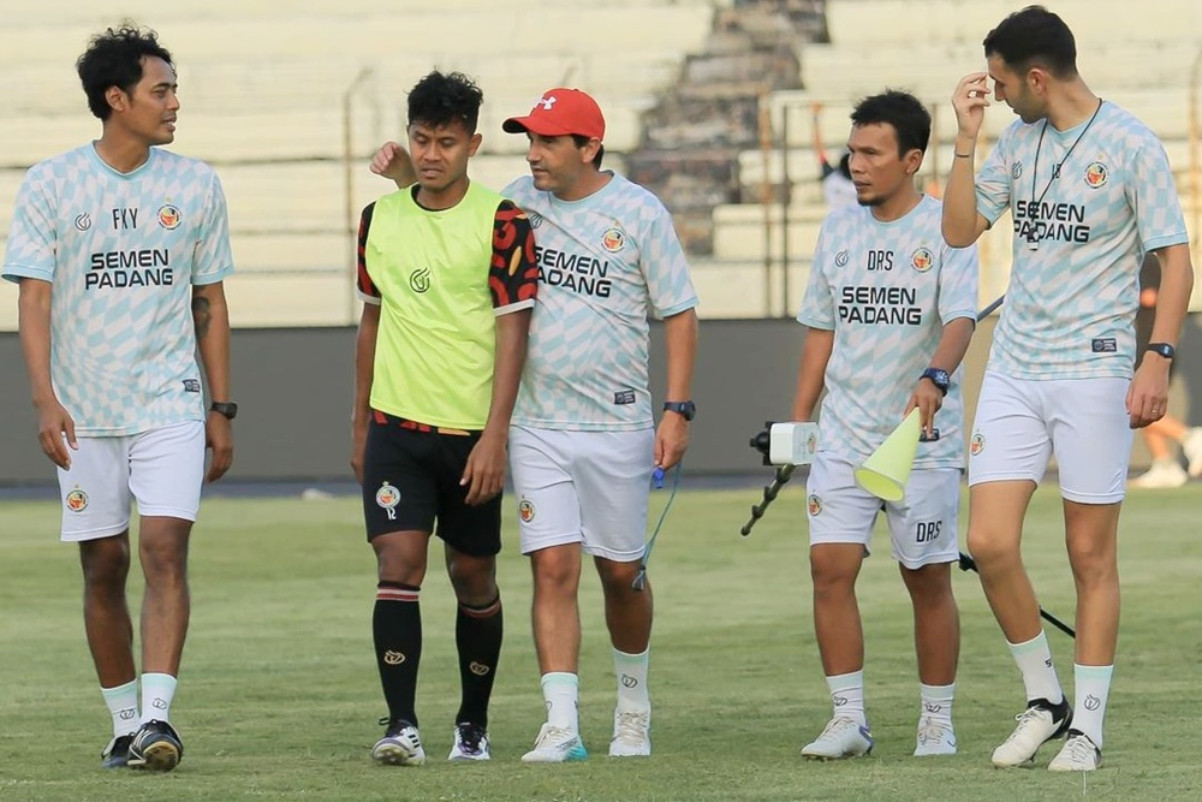 Persib vs Semen Padang: Begini Cara Eduardo Almeida Membakar Semangat Pemainnya