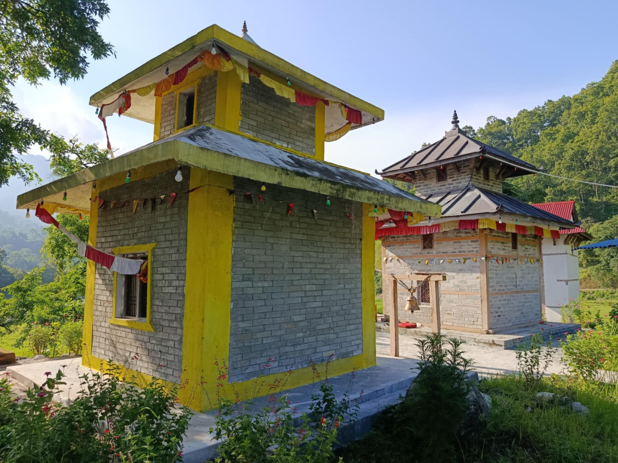 जटेश्वर अर्थात बुढा महादेव मन्दिरमा बाजागाजाका साथ सामुहिक पुजा आराधना।